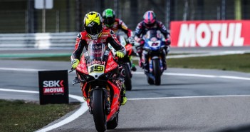 2019-wsbk-tt-assen-race-1-cancel-bautista-01