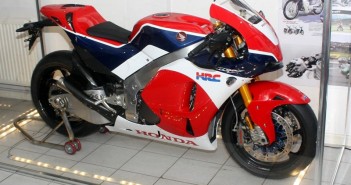 honda-rc213v-s-n002-ebay-002