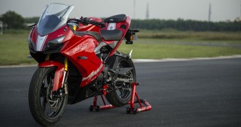 TVS Apache RR 310 แฝด BMW G310R ร่างสปอร์ตเตรียมเปิดตัวรุ่นปรับโฉมใหม่สิ้นเดือนนี้ 2019-tvs-apache-rr-310-03