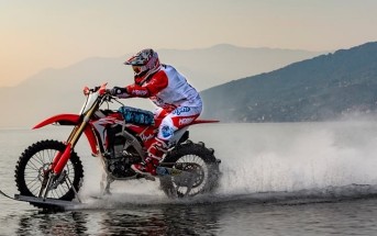 luca-colombo-set-highest-ride-on-water-speed-record-crf450r-01