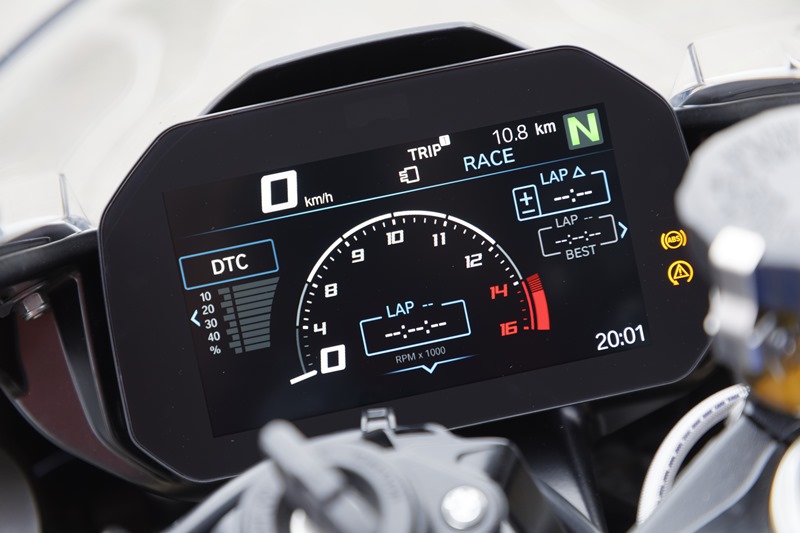 2019-bmw-s1000rr-dashboard-official-01