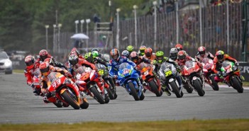 สรุปผลการแข่งขันศึก MotoGP 2019 ทุกรุ่นย่อย ทุกประเภทรางวัล motogp-czechgp2019-start-01