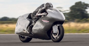 ประกาศขาย BMW คลาสสิก 5 คัน ดันฝัน Guy Martin กับสถิติใหม่ 643 กม./ชม. Guy Martin Hayabusa Turbo