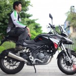 Review-Benelli-TRK251_Ride-Position_2
