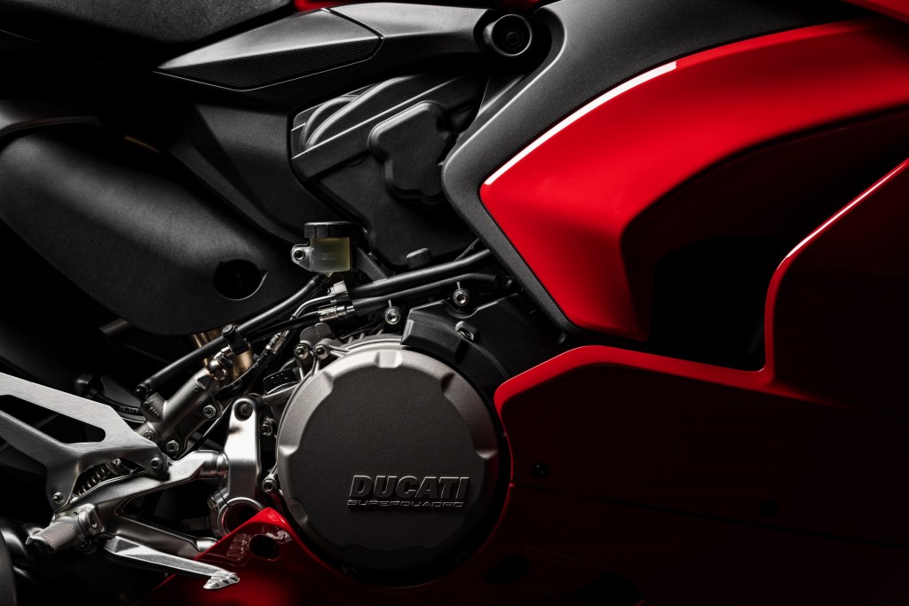 2020-ducati-panigale-v2-11