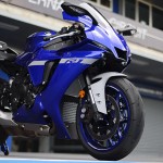 Review-2020-Yamaha-YZF-R1-Cover3