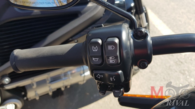 Review-Harley-Davidson-Livewire_Left-Switch