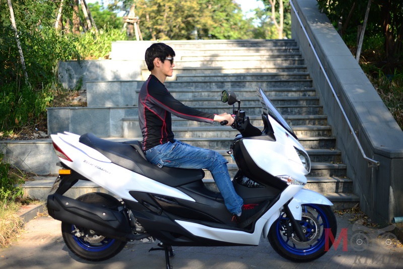 Review-Suzuki-Burgman-400_Ride-Position_3