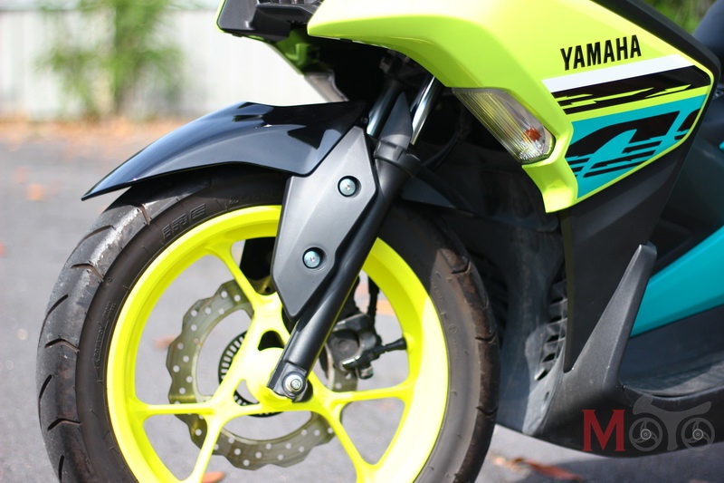 Review-2020-Yamaha-Aerox-R-Front-Shock