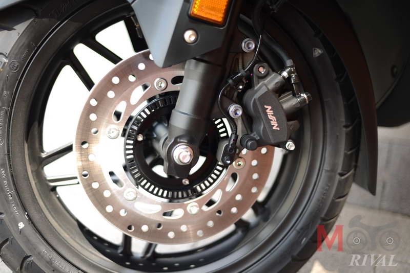 Review-Honda-Forza-350_F-Brake