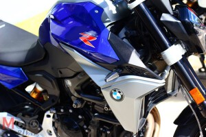 2020-bmw-f900r-review-05