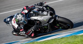 ทำเป็นเล่น! Jonathan Rea แชมป์โลก WSBK 6 สมัย ไม่มีใบขับขี่ บนถนน wsbk-ninja-zx-10rr-2021-winter-test-07