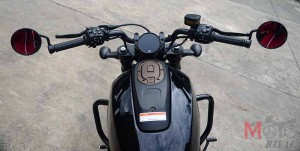 Harley-Davidson-Sportster-S-Hand-Position