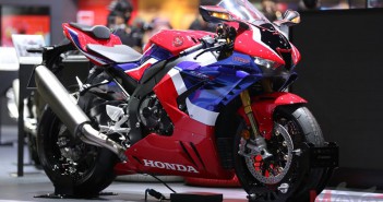Honda เผยยังเจอปัญหา Semi Conductor ขาด แต่ ยอดขายยังครองอันดับ 1 ในทุก Category รถเล็กยัน Bigbike honda-cbr1000rr-r-sp-2021-bims2021-001