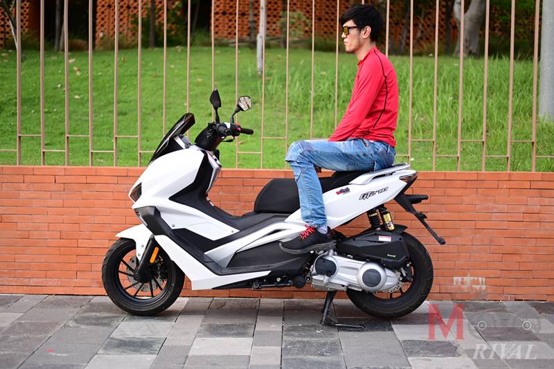 Review-Keeway-GT270-Ride-Position (2)