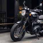 2022-triumph-T120 Black Gold Line 2