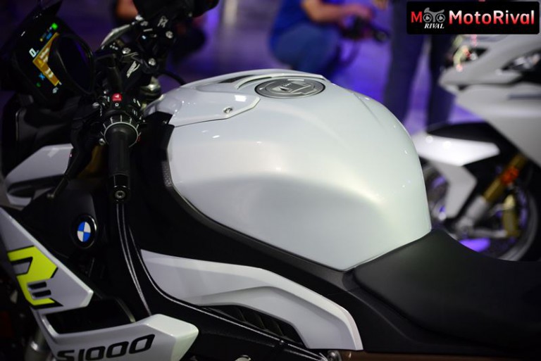 เปรียบเทียบสเป็คทางเทคนิค BMW S1000R vs Honda CB1000R - Motorival.com