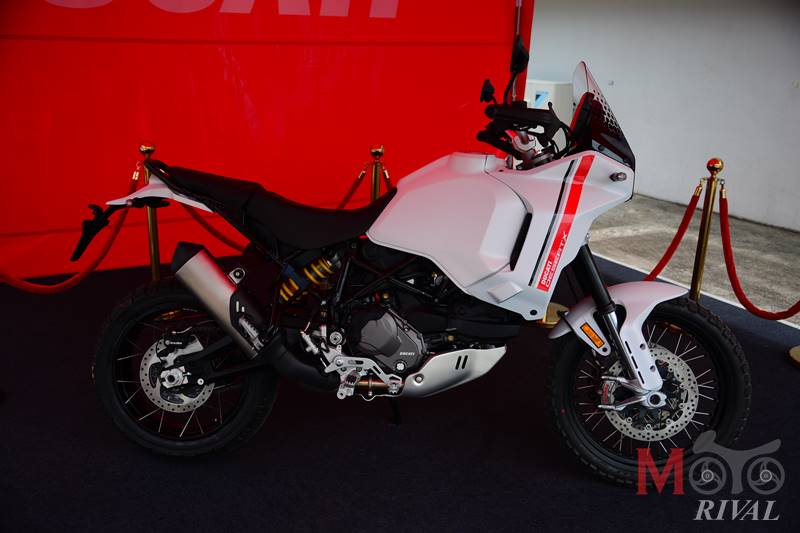 Preview-Ducati-Desert-X (10)