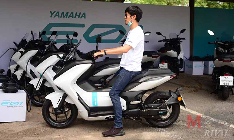 Yamaha-E01-Ride-Position1
