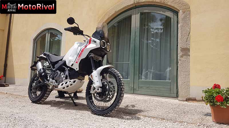 Review-Ducati-Desert-X