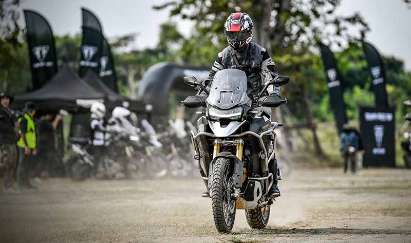 Review-Triumph-Tiger1200-Stand