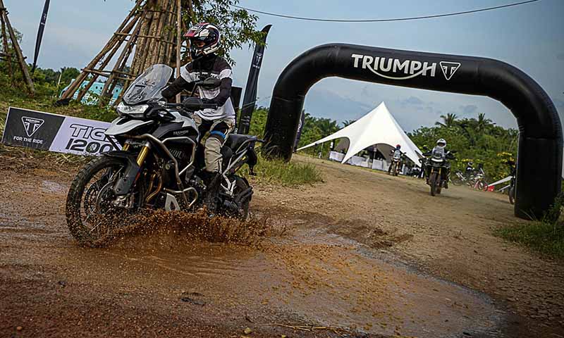 Review-Triumph-Tiger1200-mud